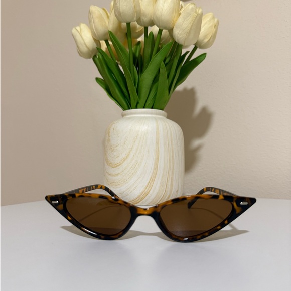 Accessories - Tortoiseshell Cat Eye Sunglasses - Brown Lenses